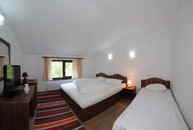 Cazare la Casa Lacului