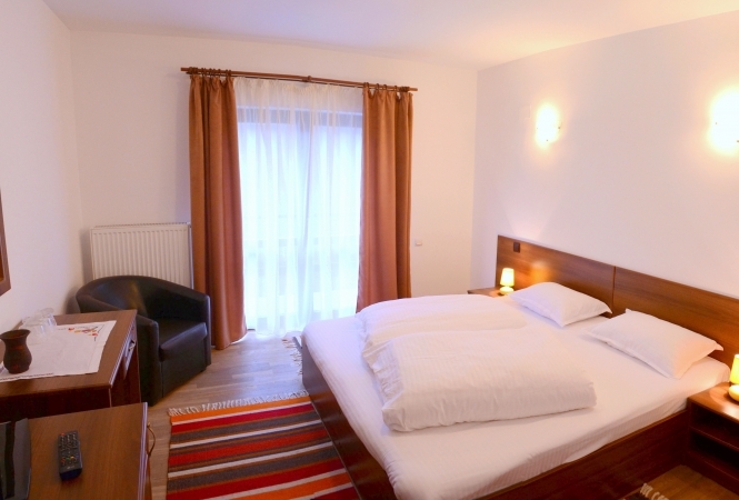 Cazare la Casa Lacului