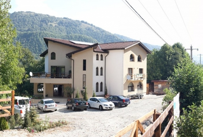 Cazare la Casa Lacului