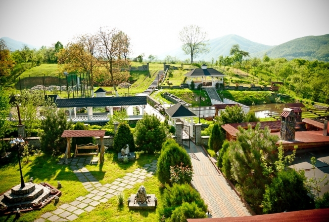 Cazare la Pensiunea Sarmis