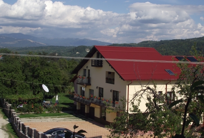 Cazare la Pensiunea Valea Ursului