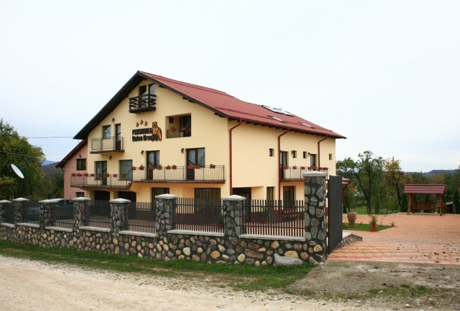 Cazare la Pensiunea Valea Ursului