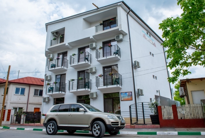 Cazare la Lacul Magic