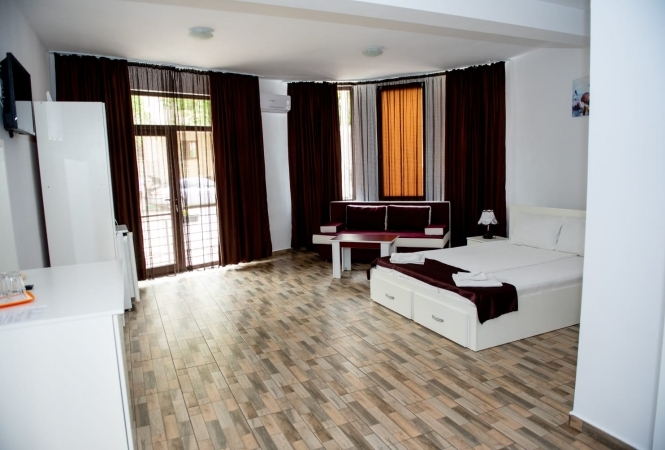 Cazare la Lacul Magic