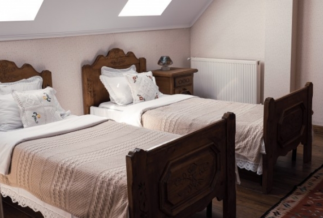 Cazare la HANU ANCUTEI