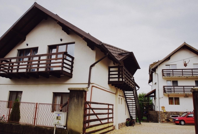 Cazare la Casa Doi Crai