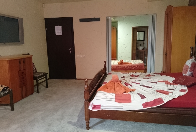 Cazare la camere duble 2 persoane/3pers/4pers