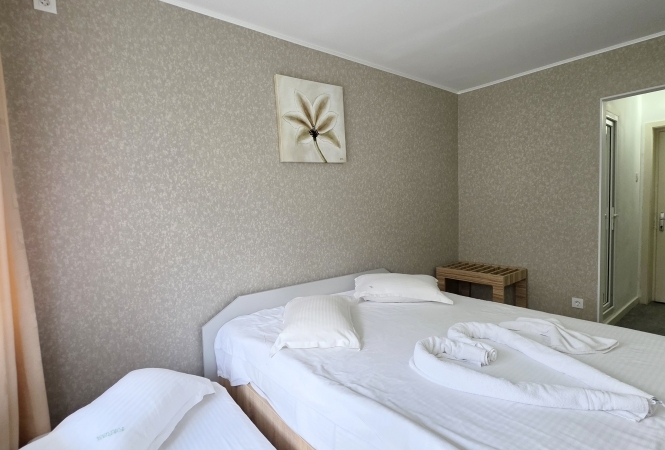 Cazare la Hotel Legacy